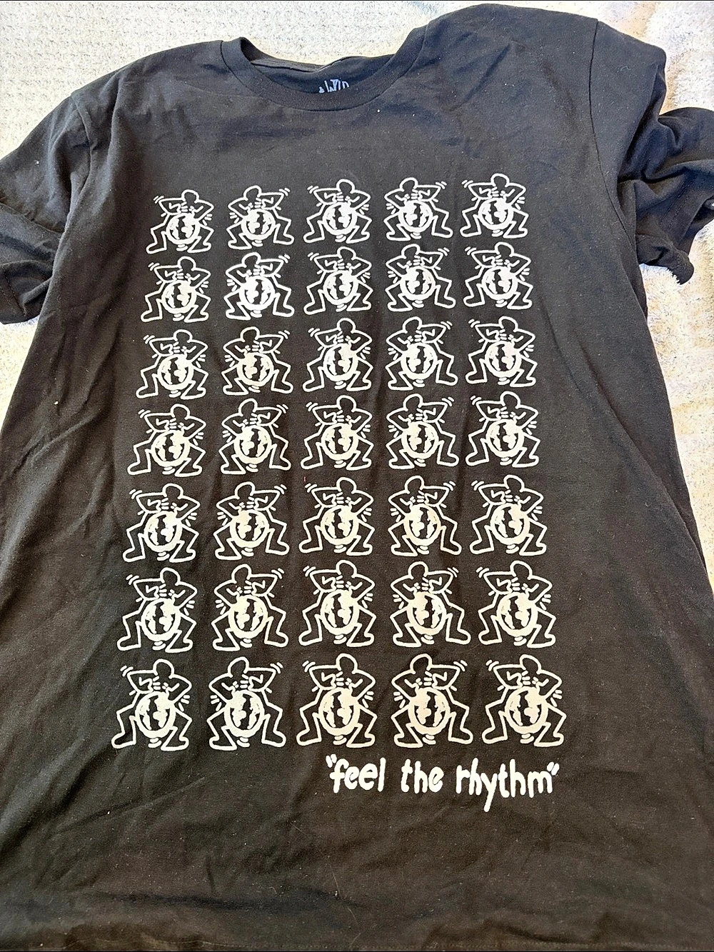 World Issue Feel the Rhythm graphic tee Graphic Tee in Black Size Large